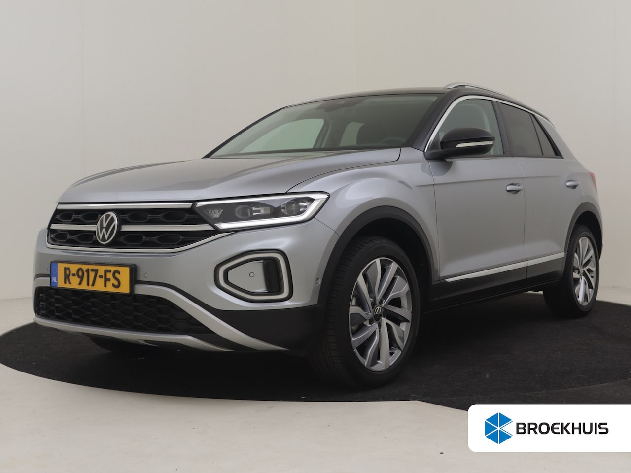 Volkswagen T-Roc - 1.5 TSI Style 7-DSG 150pk l IQ Light l 1e Eigenaar l Elektr. Klep l Stoelverwarming l App - AutoWereld.nl