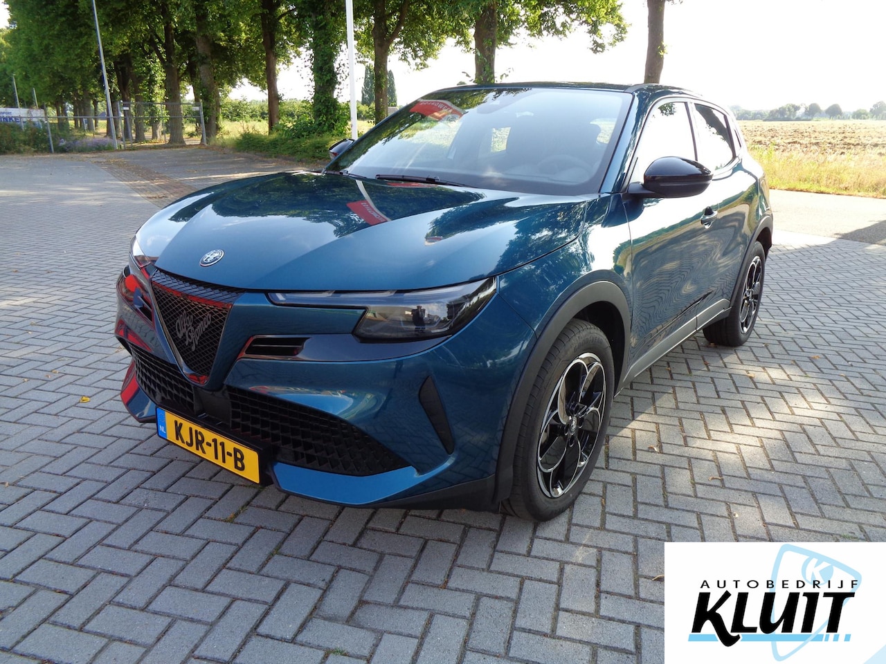 Alfa Romeo Junior - Elettrica 54 kWh kleur Blue Navagli - AutoWereld.nl