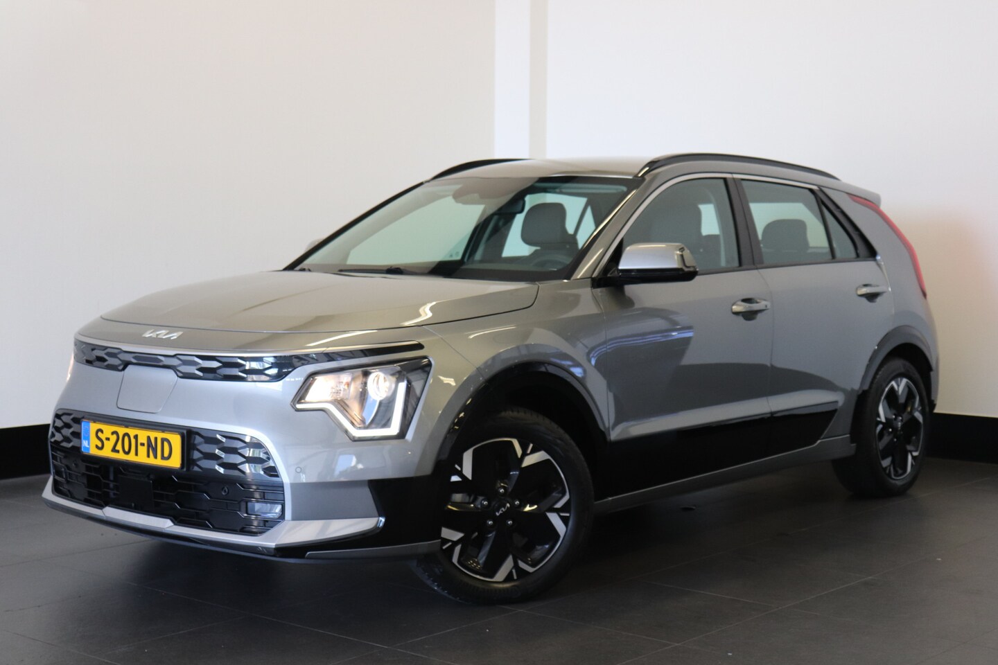 Kia Niro EV - DynamicLine 64.8 kWh | ACC | Camera | Stoelverw. | Keyless | €27.900,- incl. BTW - AutoWereld.nl