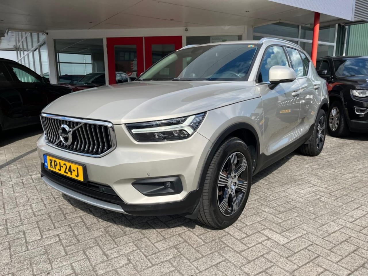 Volvo XC40 - 2.0 T4 Inscription Aut. 190 PK Leder Harman Kardon Trekhaak Elektrische Achterklep - AutoWereld.nl