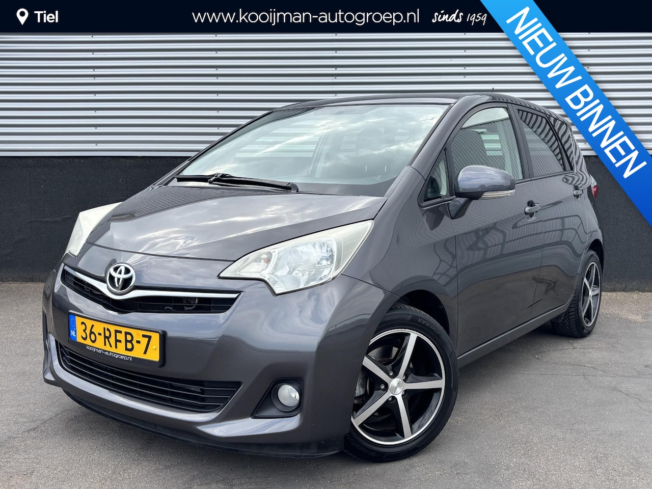 Toyota Verso S - 1.3 VVT-i Aspiration Panoramadak / LM velgen / Trekhaak / Climate control - AutoWereld.nl
