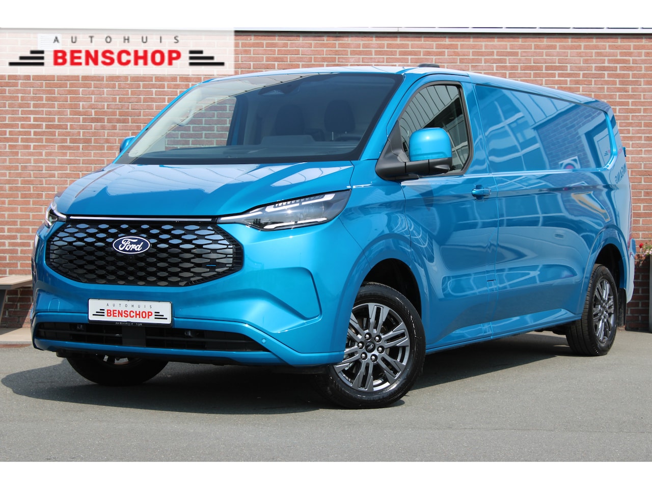 Ford Transit Custom - E-Transit 340 L2H1 218PK Limited 65 kWh |MATRIX-LED|B&O|360-CAMERA|17-INCH| - AutoWereld.nl