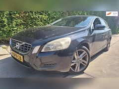 Volvo V60 - 2.0 D3 R-Design