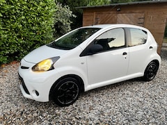 Toyota Aygo - RIJKAAR/APK/HISTORY/BEURT/NAP/AIRCO/5drs//DIREKT MEE