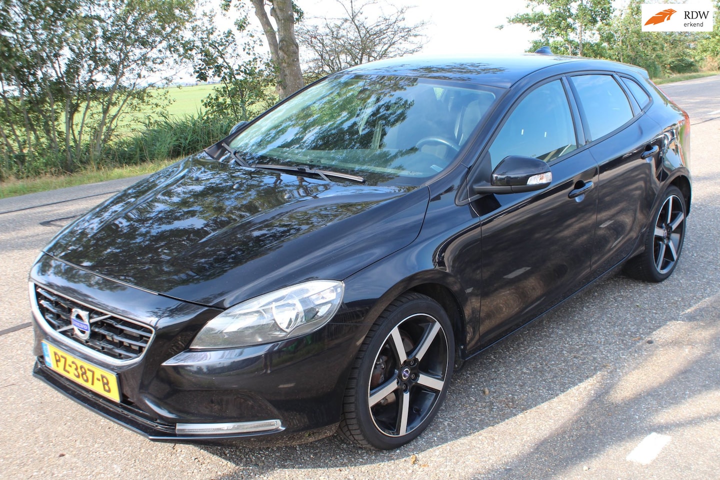 Volvo V40 - 1.6 D2 // LMV / KLIMA / NAVI // - AutoWereld.nl