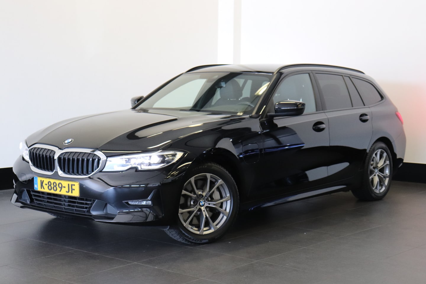 BMW 3-serie Touring - 330e Business Edition Plus Dealer OH | Leder | Memory | Carplay | €22.900,- incl. BTW - AutoWereld.nl