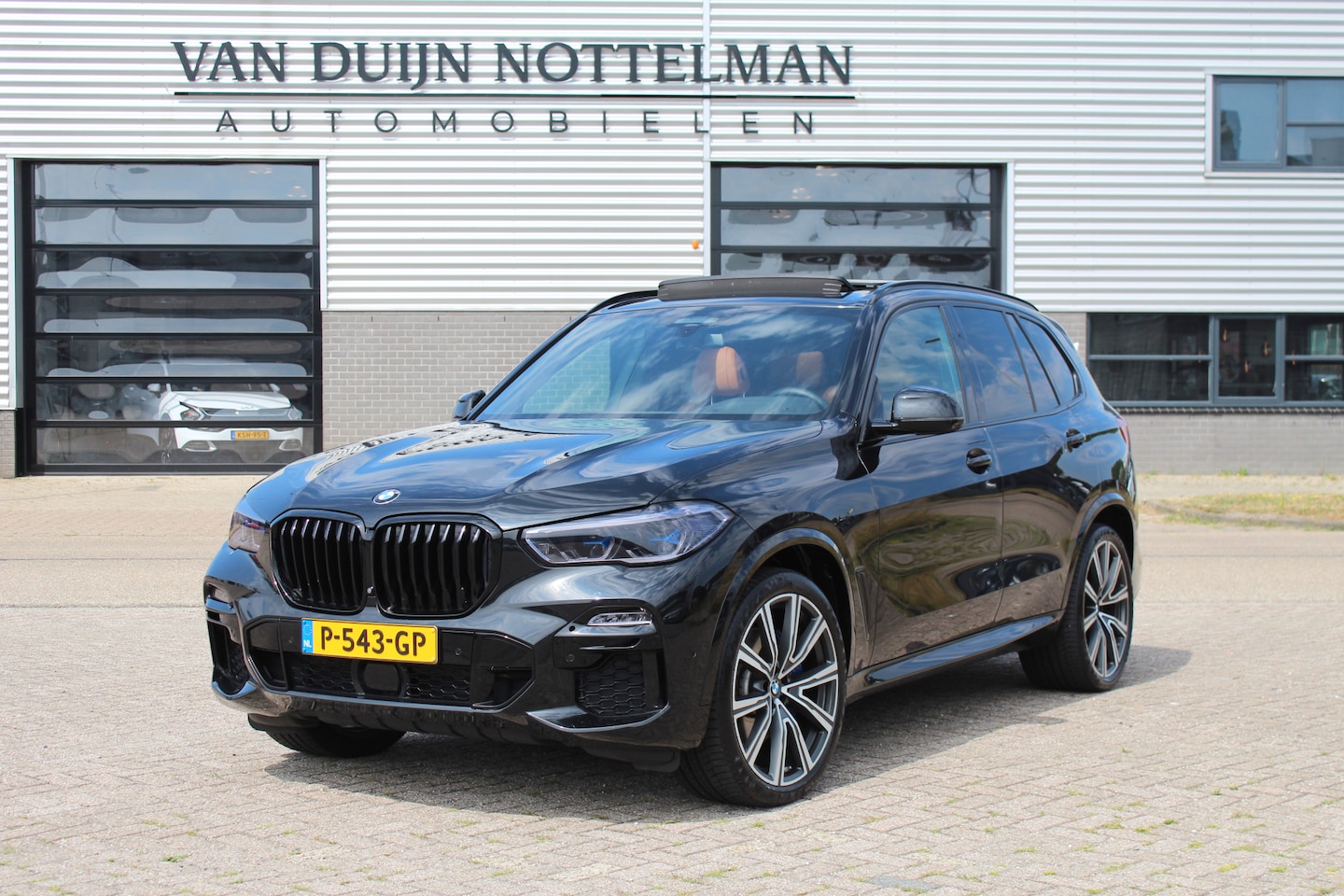 BMW X5 - xDrive30d High Executive 7p. / Panoramadak / Laser / Luchtvering - AutoWereld.nl