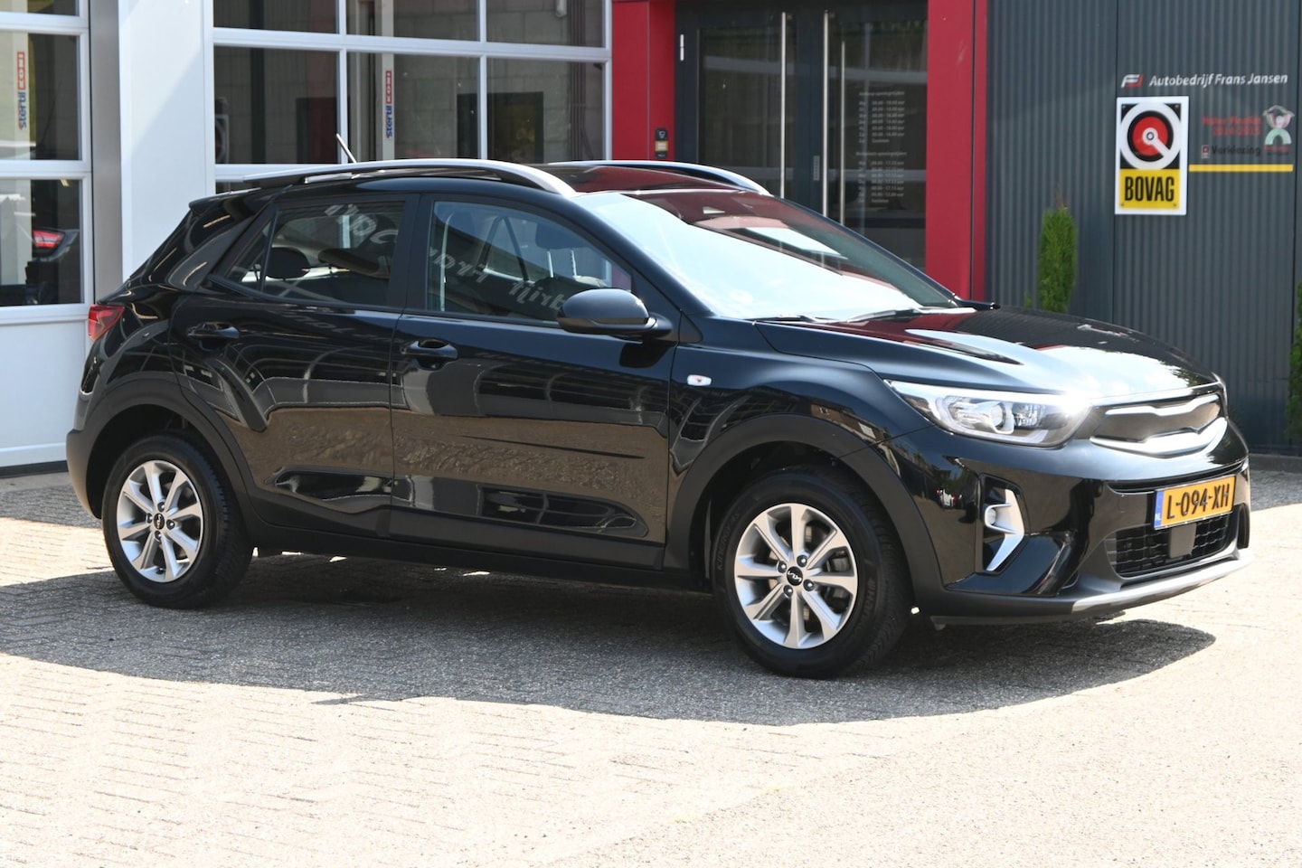 Kia Stonic - 1.0 T-GDi MHEV DynamicLine | Trekhaak | Apple CarPlay | Airco | Camera - AutoWereld.nl