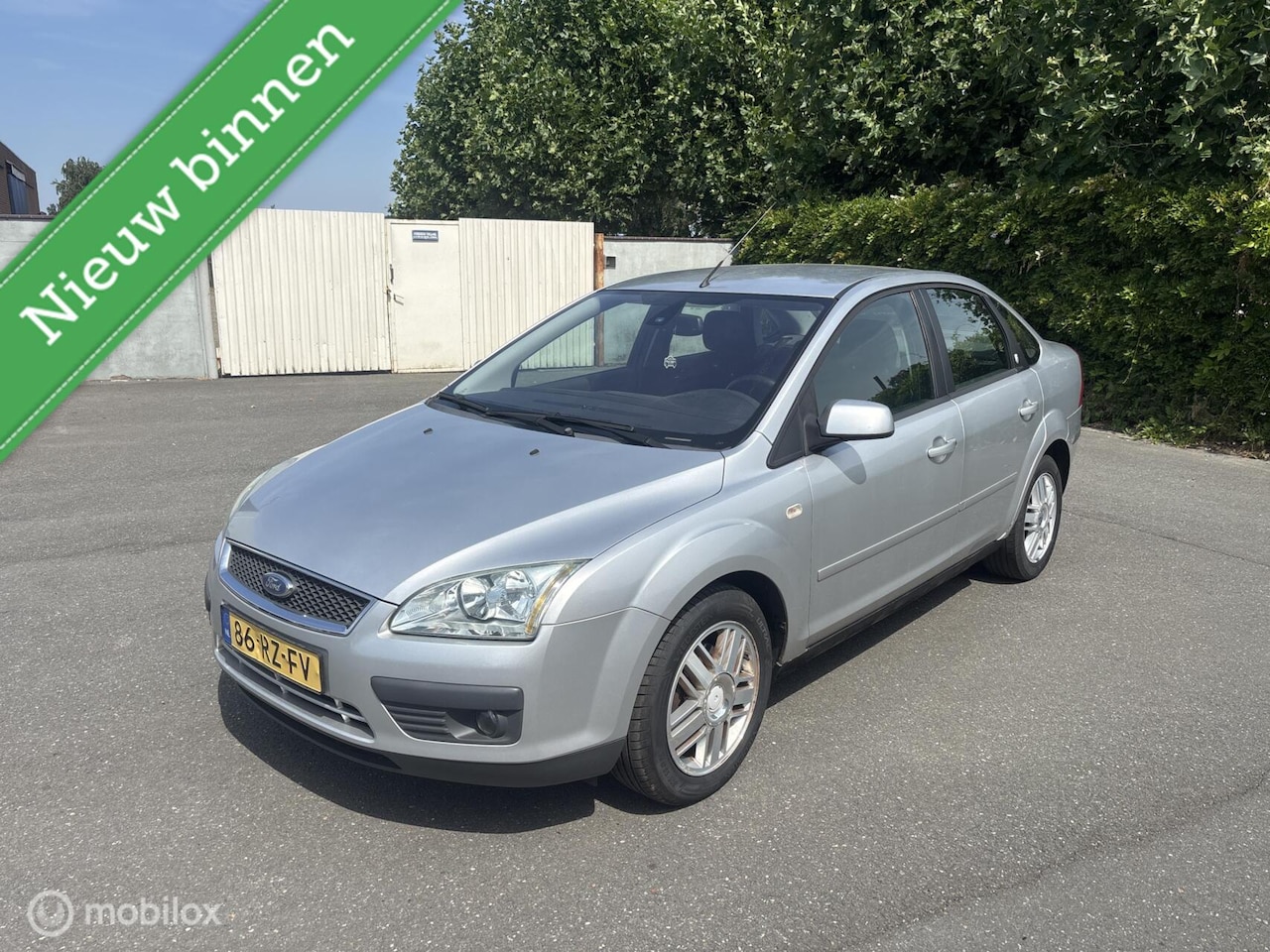 Ford Focus - 1.6-16V Ghia sedan automaat 2005 - AutoWereld.nl