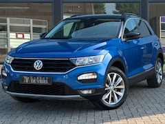 Volkswagen T-Roc - 1.5 TSI Style ACC CarPlay Navi Trekhaak Garantie