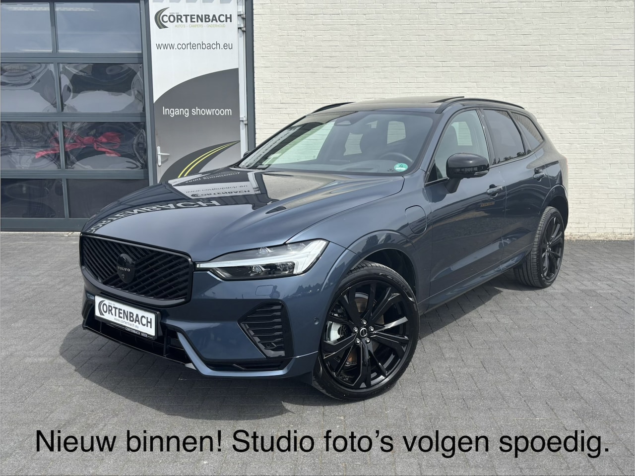 Volvo XC60 - 2.0 T8 Plug-in hybrid AWD Plus Black Edition Facelift | Zwenkbare trekhaak | Panorama dak - AutoWereld.nl