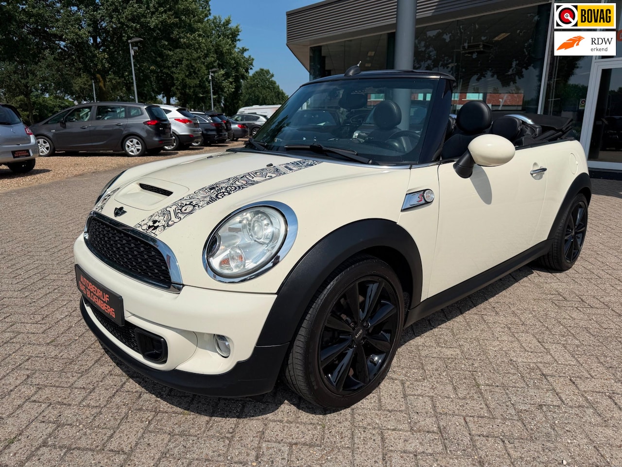 MINI Cabrio - Mini 1.6 Cooper S, MR Bean Uitvoering, Navigatie, Clima, Cruise, Xenon, Leer, etc - AutoWereld.nl