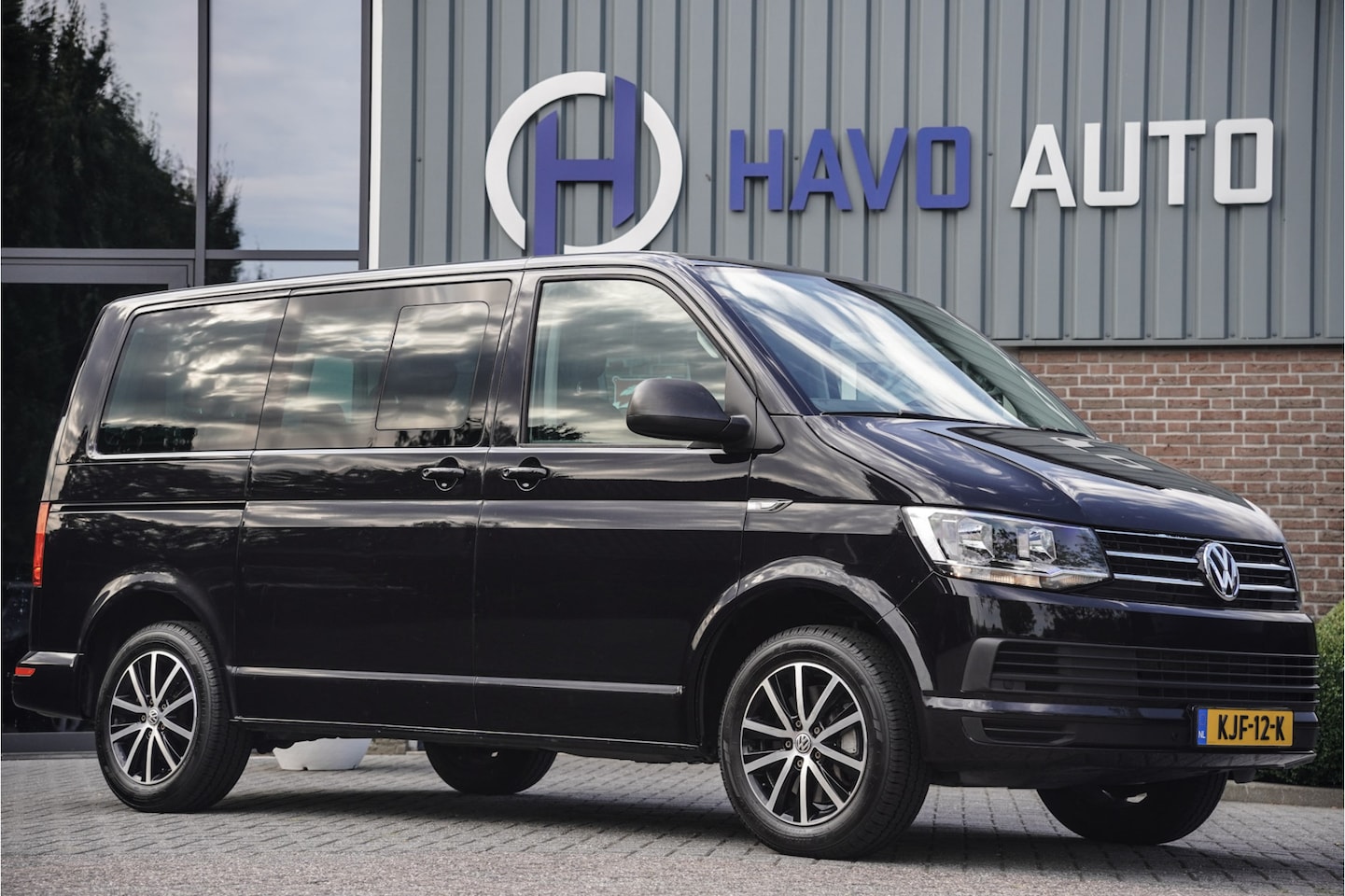 Volkswagen Transporter Multivan - 2.0 TSI Highline, 7-PERSOONS, 2X ZIJDEUR, TREKHAAK - AutoWereld.nl