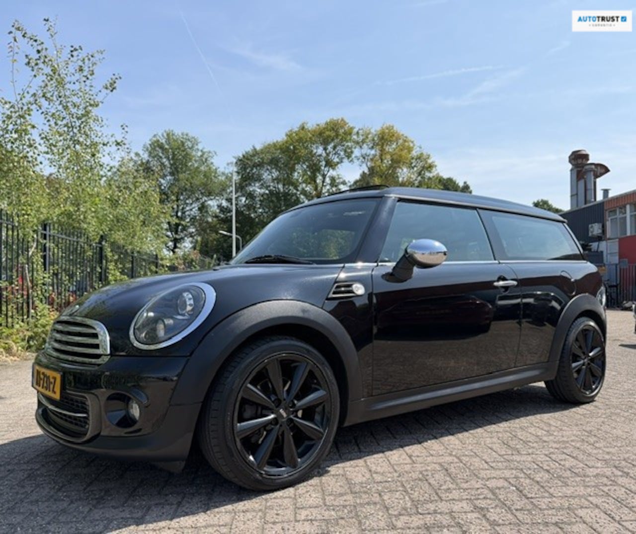 MINI Clubman - 1.6 Cooper Chili/Black on Black/Pano/Half Leder/Bi-Xenon/Stoelverwarming/Cruise/Airco - AutoWereld.nl