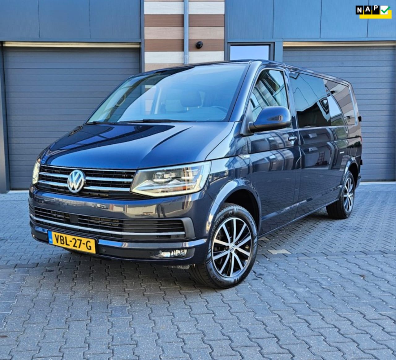 Volkswagen Transporter - 2.0 TDI Highline L2H1 DSG LEDER NAVI CLIMA - AutoWereld.nl