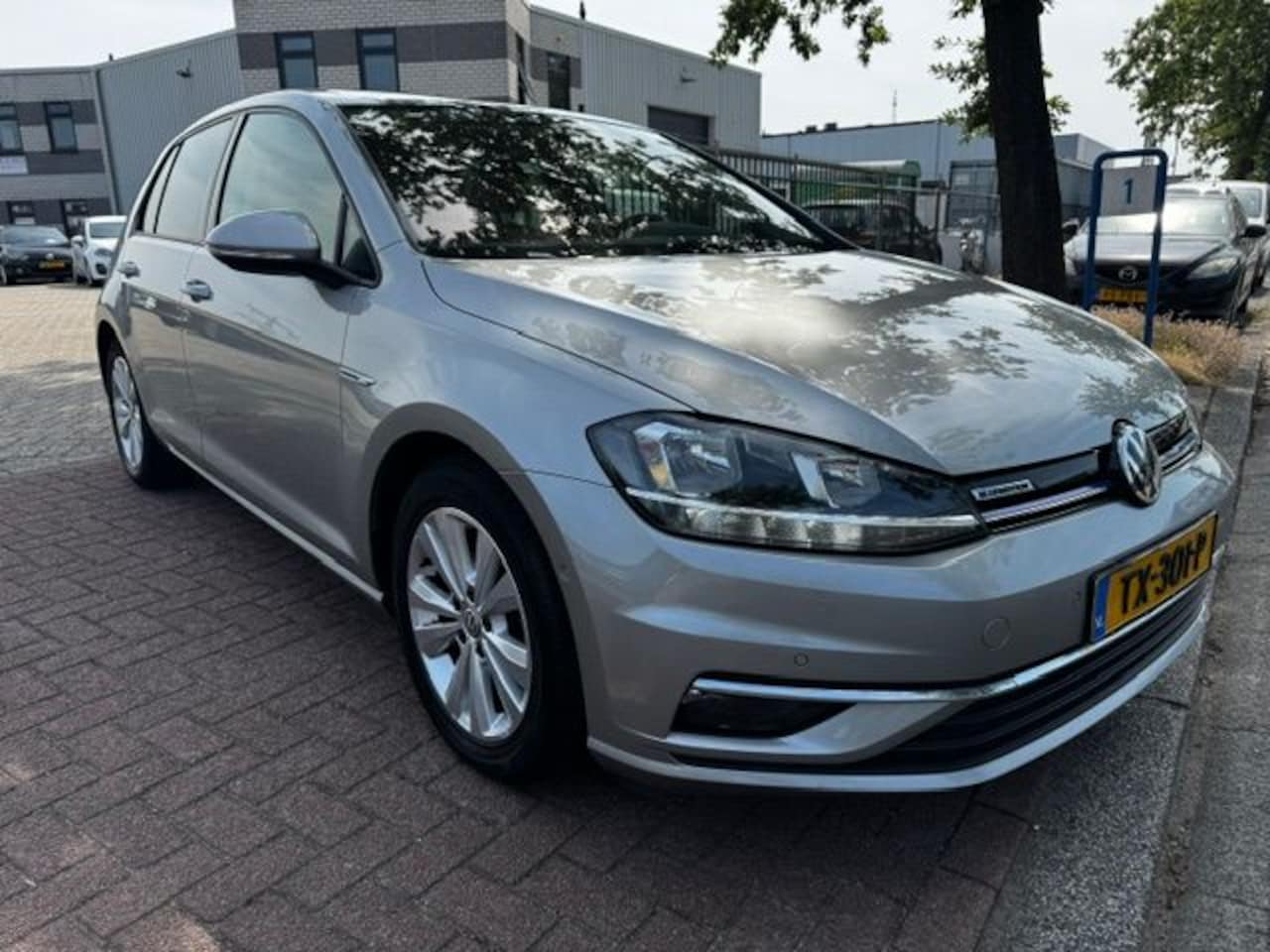 Volkswagen Golf - 1.5 TSI 130pk 5deurs Comfortline Business Automaat Airco/ECC,Navi,Panoramadak,Virtueel Coc - AutoWereld.nl