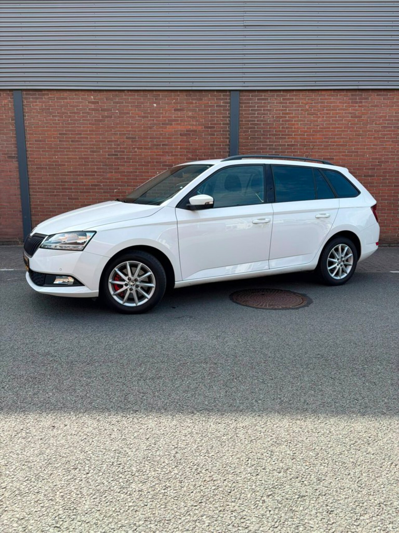 Skoda Fabia Combi - 1.0 TSI Style|AUTOMAAT|NETTE AUTO|TREKHAAK - AutoWereld.nl