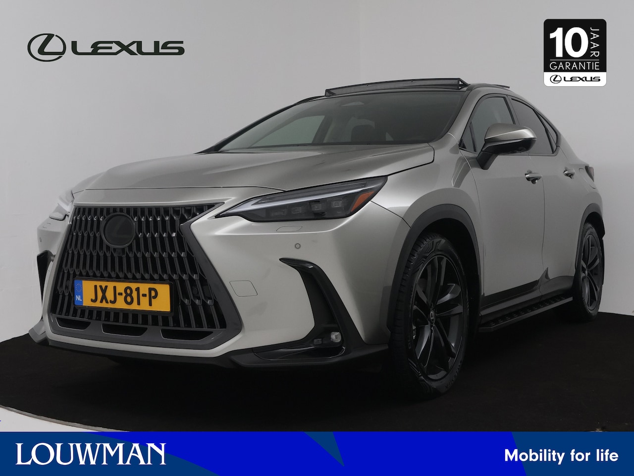 Lexus NX - 450h+ AWD 35th Edition | Explorer Pack | Panoramisch dak | Treeplanken | Trekhaak | - AutoWereld.nl