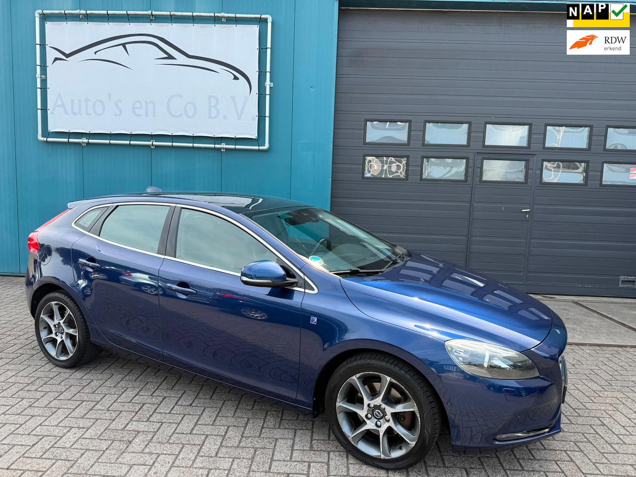 Volvo V40 - 1.6 T2 Ocean Race Leder Panoramadak Navi Clima Cruise Xenon 17" Pdc NL Auto NAP Dealer ond - AutoWereld.nl