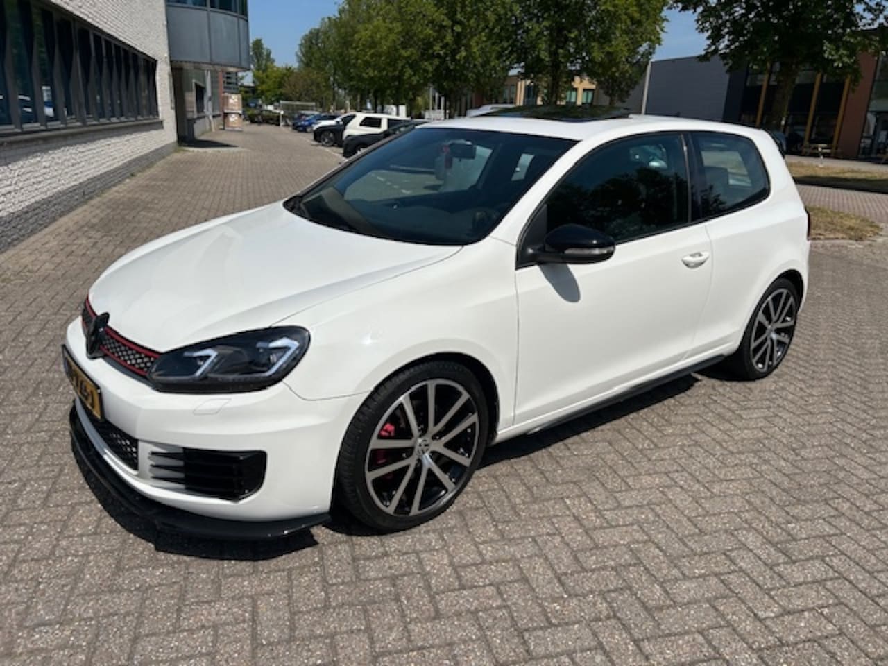 Volkswagen Golf - 2.0 GTI 211PK SCHUIFDAK CRUISE LED. - AutoWereld.nl