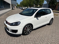 Volkswagen Golf - 2.0 GTI 211PK SCHUIFDAK CRUISE LED