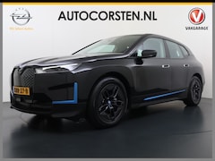 BMW iX - xDrive40 327PK Executive SOH 99% Trekhaak 4-Zone Ecc Head-Up Display Camera Apple Carplay