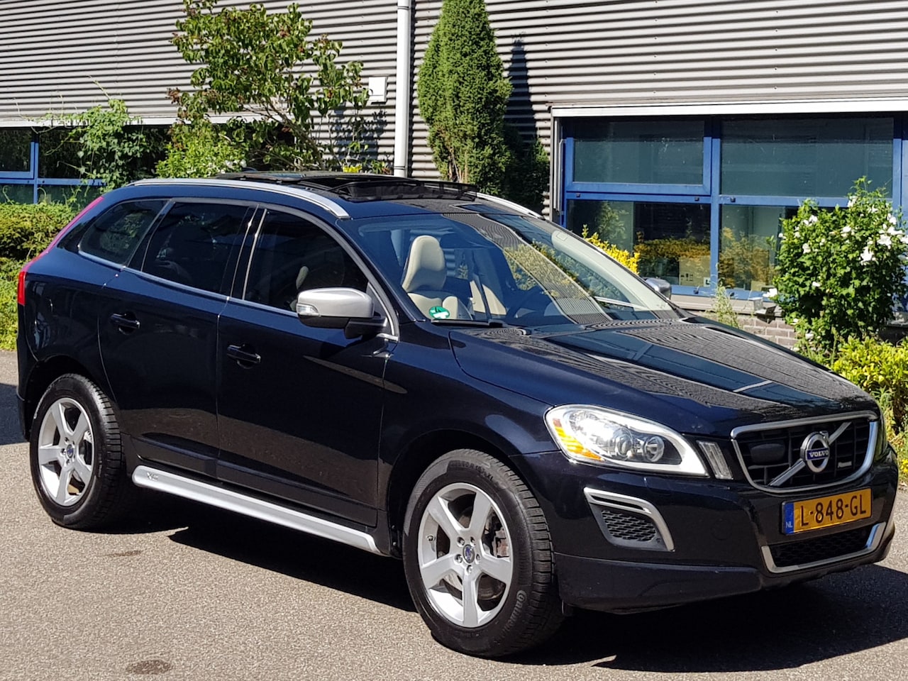 Volvo XC60 - D5 Aut R Design Pano Leder Navi Xenon - AutoWereld.nl