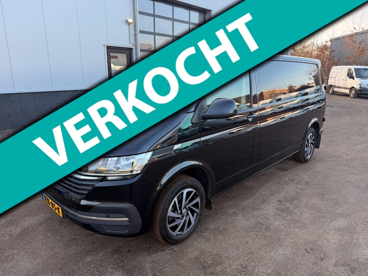 Volkswagen Transporter - 2.0 TDI 150PK L2H1 Navi / Trekhaak - AutoWereld.nl