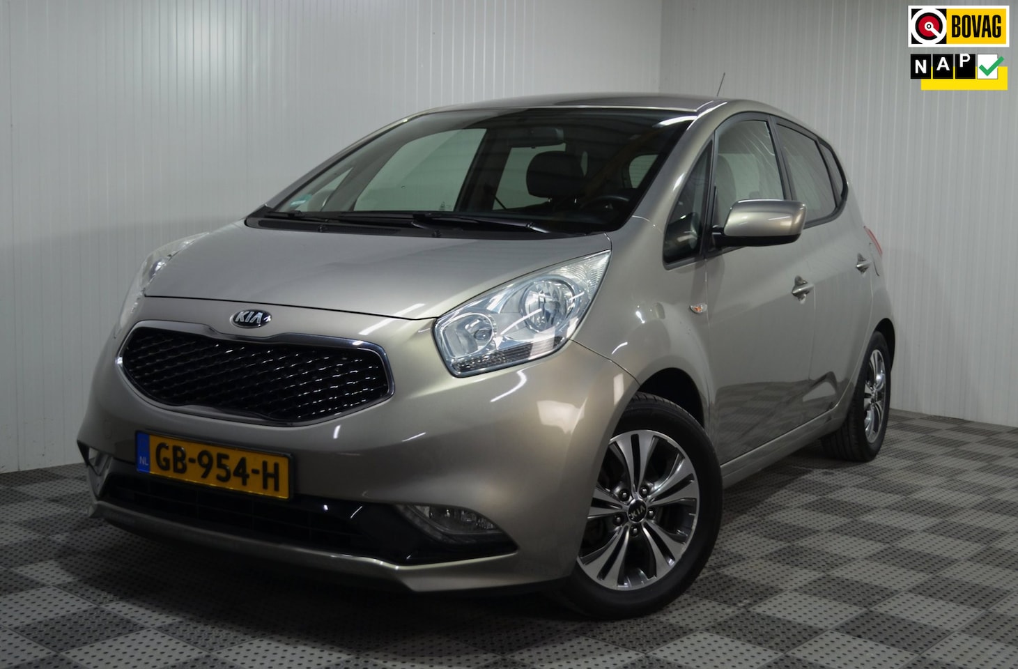 Kia Venga - 1.4 CVVT First Edition / Trekhaak / Camera / Navi / Cruise / NL auto - AutoWereld.nl