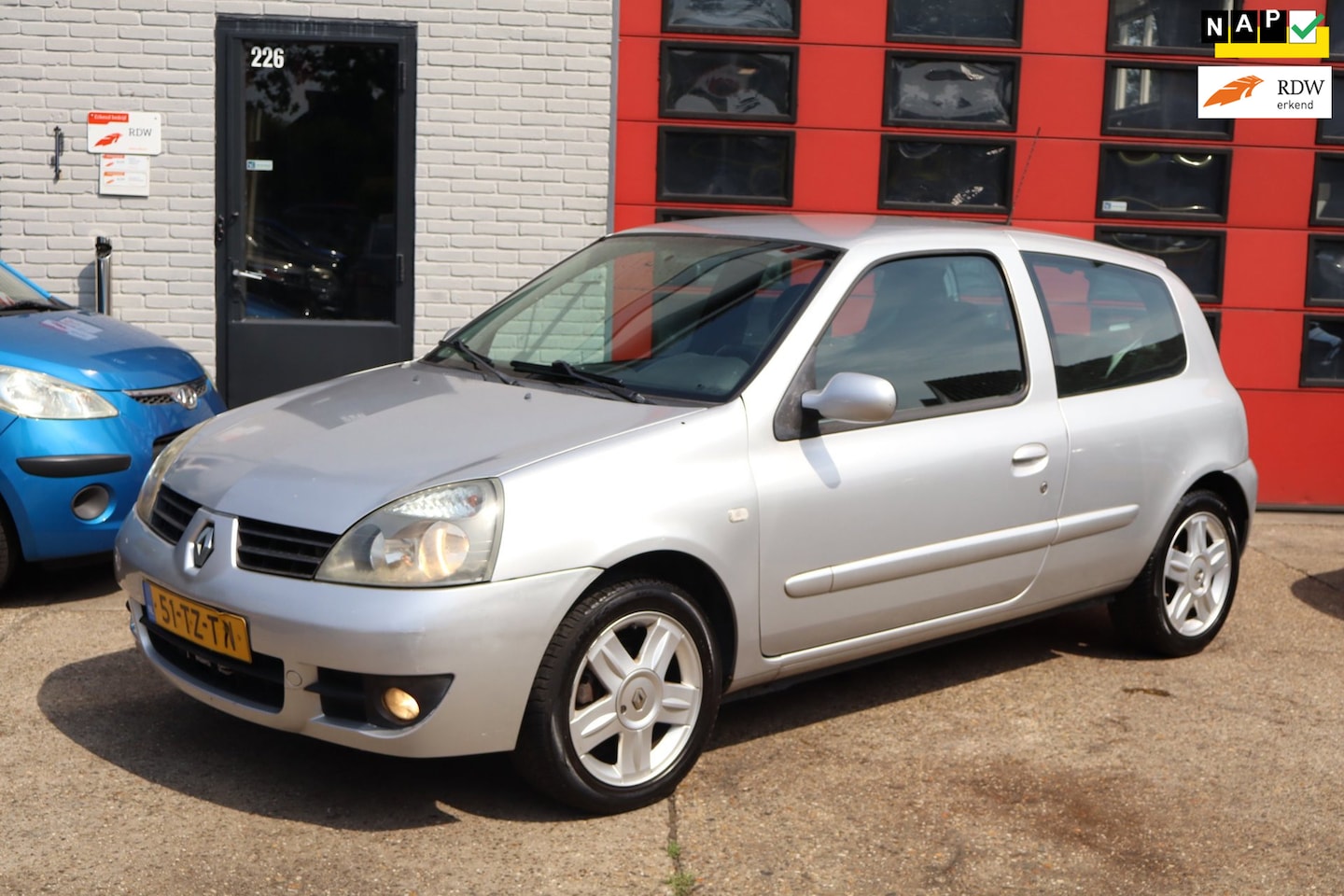Renault Clio - 1.2-16V Campus 1.2-16V Campus ,Airco , Sportvelg, Elek pakket - AutoWereld.nl