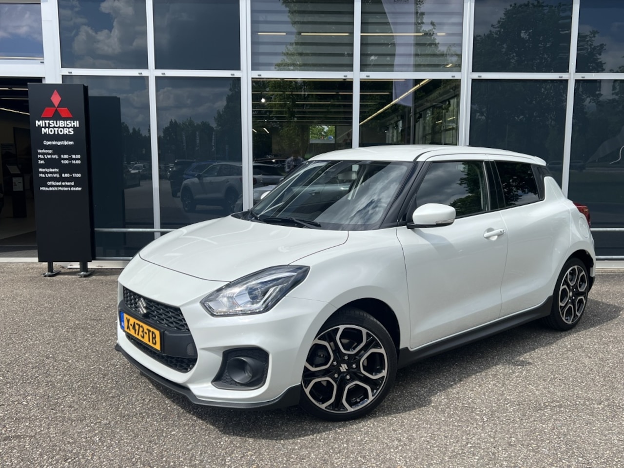 Suzuki Swift - 1.4 Sport Smart Hybrid | Navi | Camera | 14483km - AutoWereld.nl