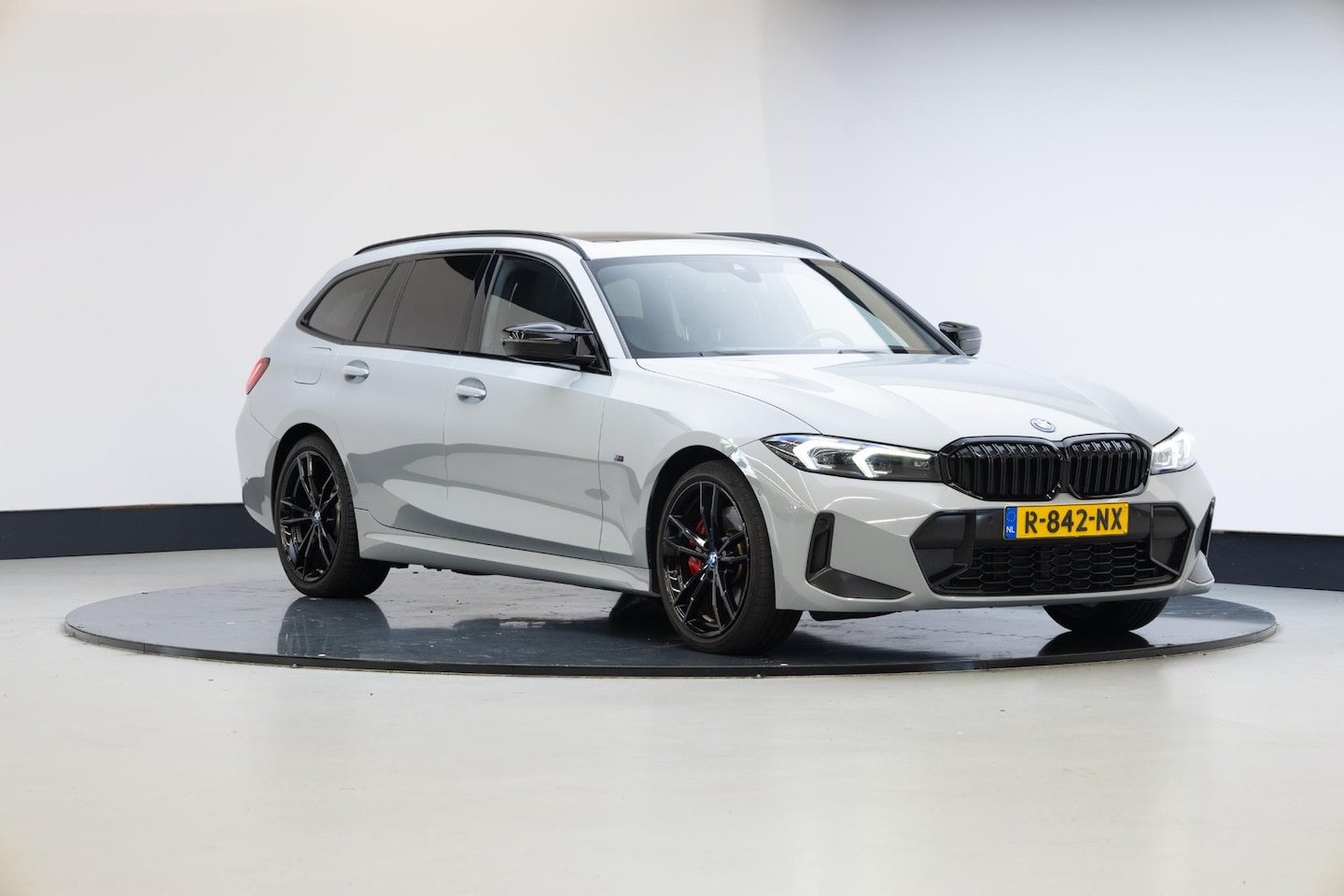 BMW 3-serie Touring - 330e | M-Sport | Panoramadak | Innovation Pack | Trekhaak | - AutoWereld.nl