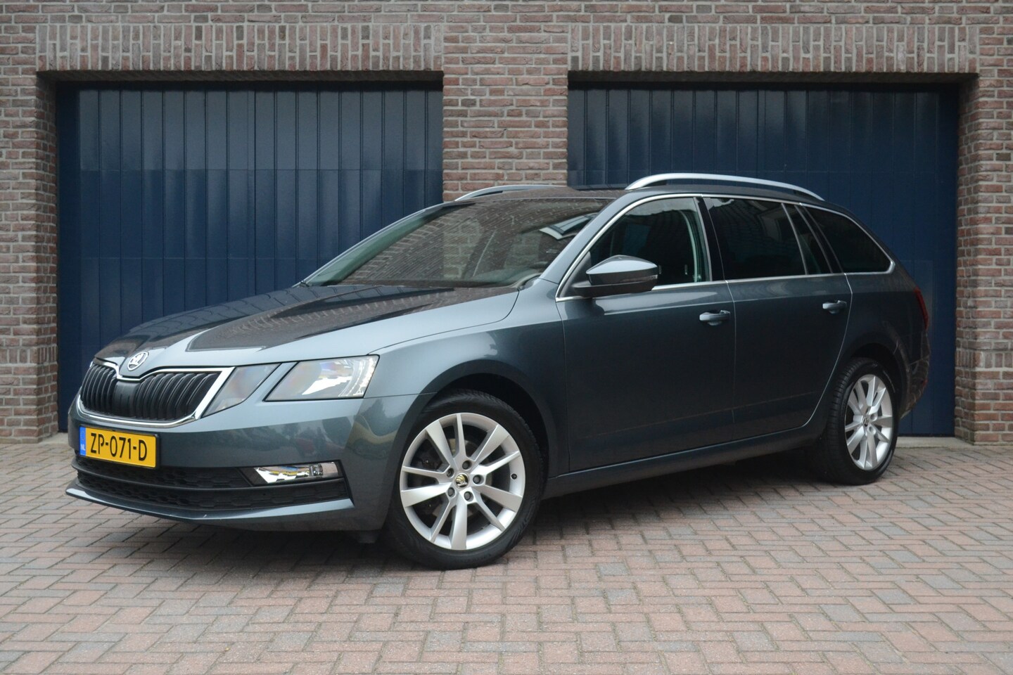Skoda Octavia Combi - 1.0 TSI DSG Automaat Clever Edition | Stoelverwarming | Parkeersensoren | Carplay/Android - AutoWereld.nl
