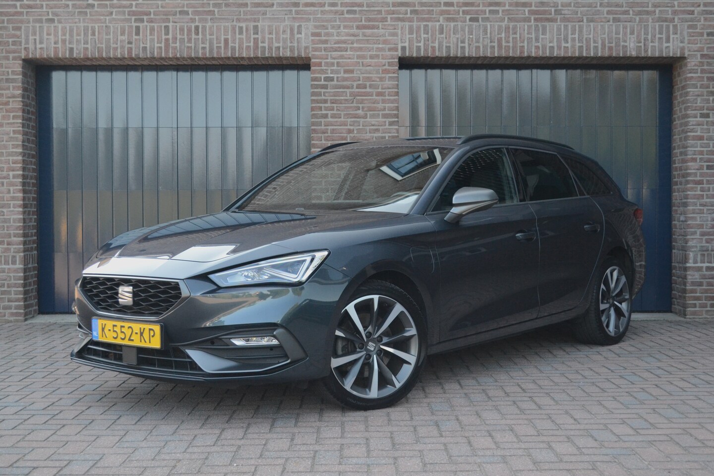 SEAT Leon Sportstourer - 1.4 TSI eHybrid PHEV FR | NL-Auto | Virtual | Adaptive Cruise | Donkere Hemel | LED | 18" - AutoWereld.nl