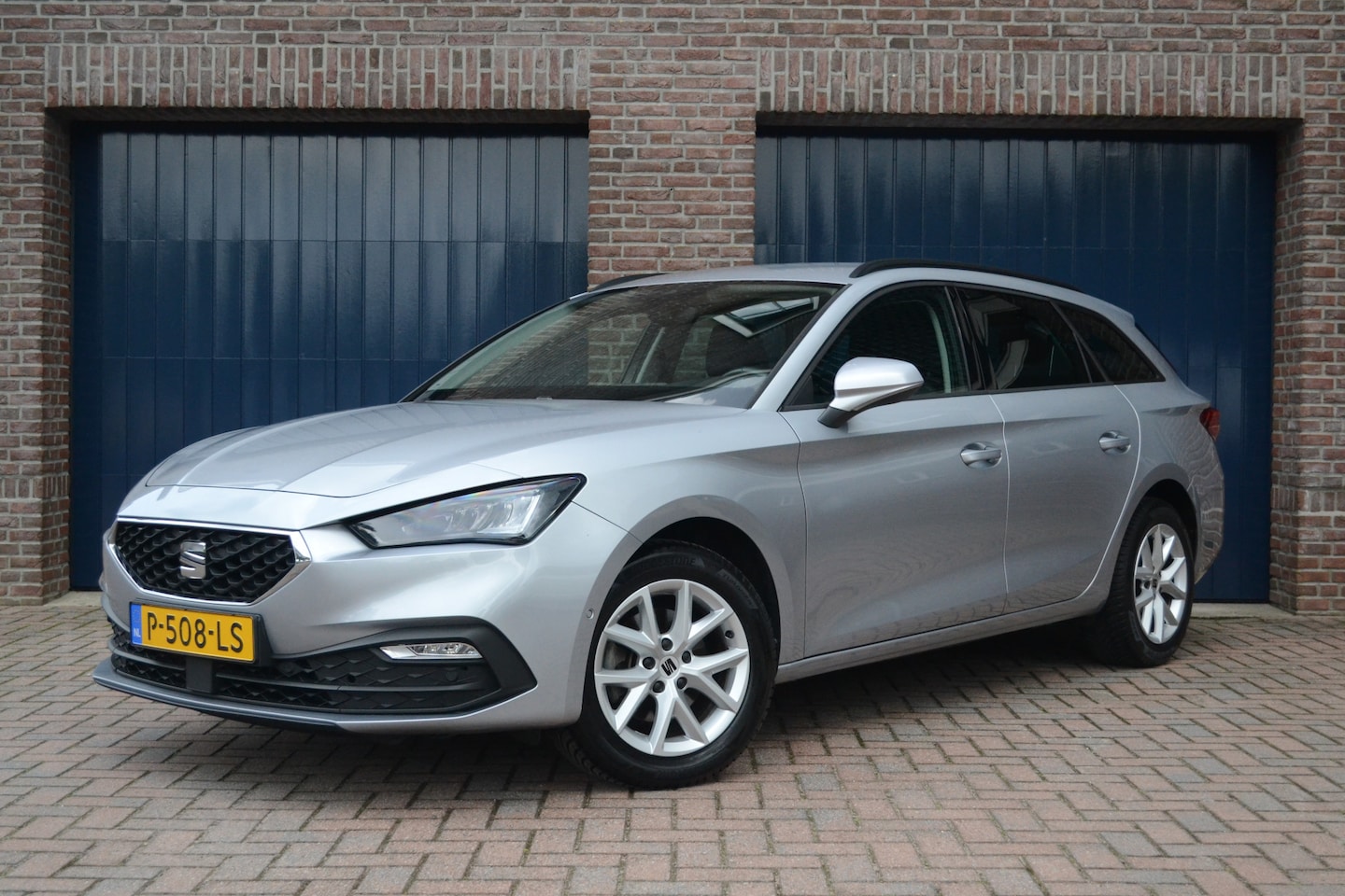 SEAT Leon Sportstourer - 1.0 TSI Style Business Intense | Trekhaak | Virtual Cockpit | Camera | Carplay/Android Aut - AutoWereld.nl