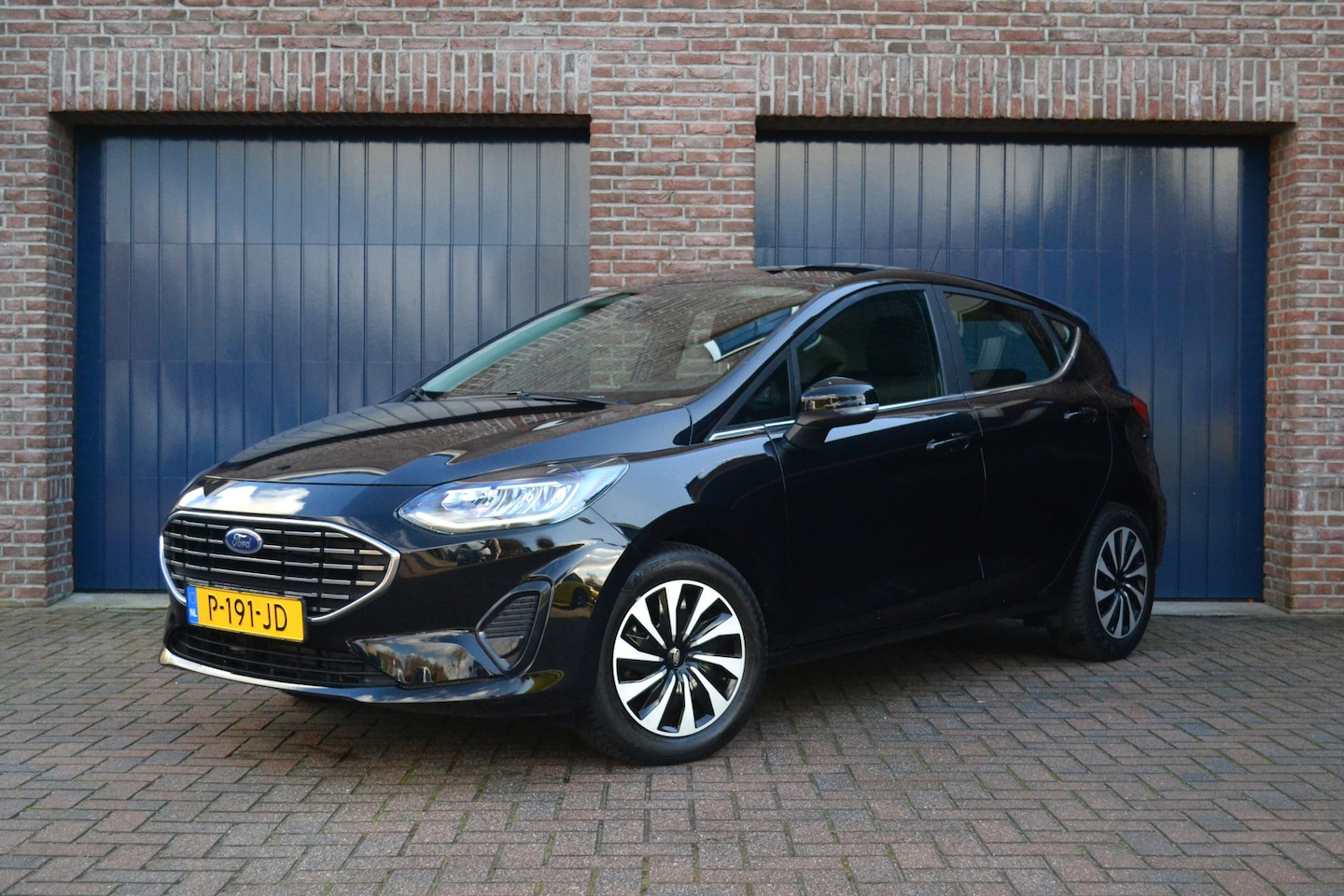 Ford Fiesta - 1.0 EcoBoost 125pk Hybrid Titanium | Facelift | Carplay/Android Auto | Clima | Parkeersens - AutoWereld.nl
