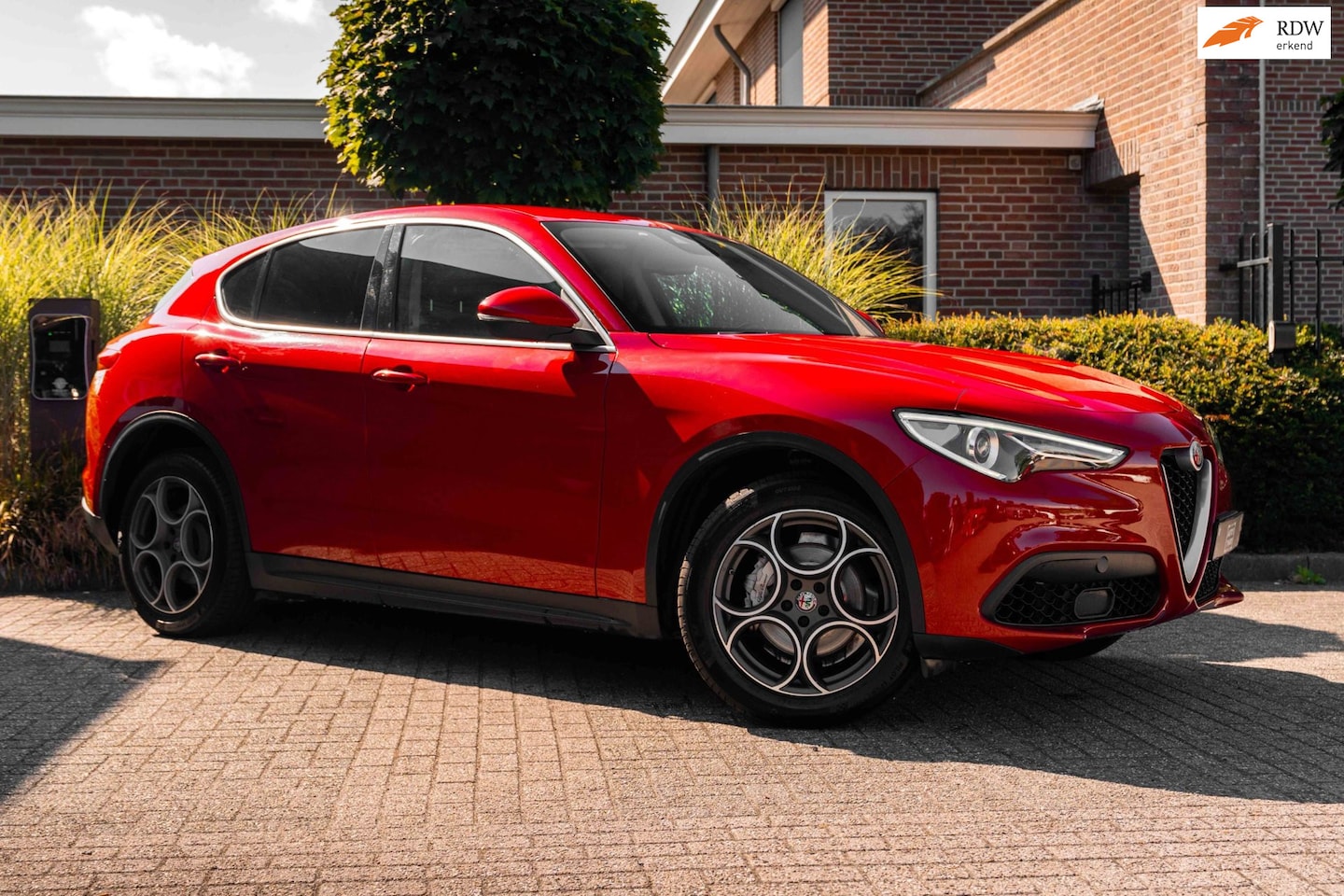 Alfa Romeo Stelvio - 2.0 T AWD Super 280 PK Aut. Stoel/Stuurverw. Keyless Camera 19'' - AutoWereld.nl