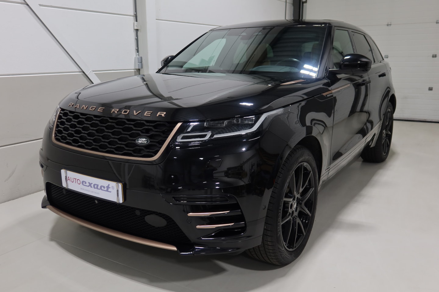 Land Rover Range Rover Velar - 2.0 P400e R-Dynamic HSE I BTW I Merkdealer onderhouden I - AutoWereld.nl
