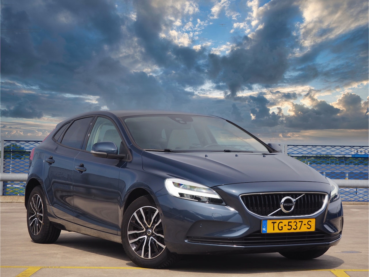 Volvo V40 - 1.5 T2 Edition+ - HARMAN KARDON - PANORAMA - AutoWereld.nl