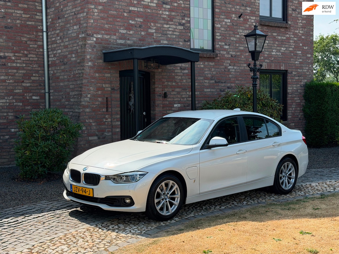 BMW 3-serie - 330e i performance High executive Nieuwe accu!! - AutoWereld.nl