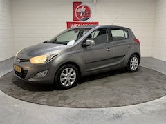 Hyundai i20 - 1.4i i-Vision, 100 PK, Airco, Cruise, Parkeersensoren, Afn trekhaak, Blue tooth, 15 inch l