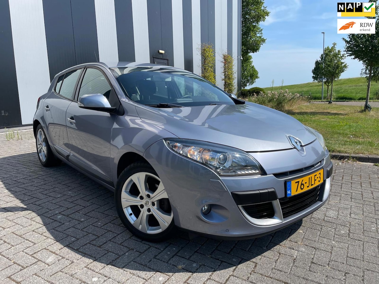 Renault Mégane - 1.6 Dynamique Keyless-Xenon-Clima-Navi-Cruise-Lmv-Trekhaak - AutoWereld.nl