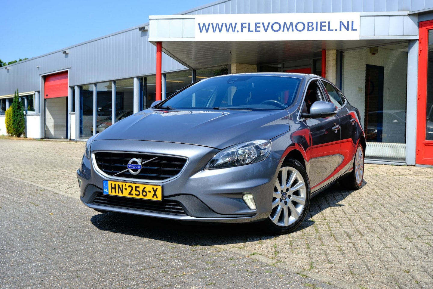 Volvo V40 - 2.0 D2 R-Design Business Navi|Clima|LMV|PDC - AutoWereld.nl