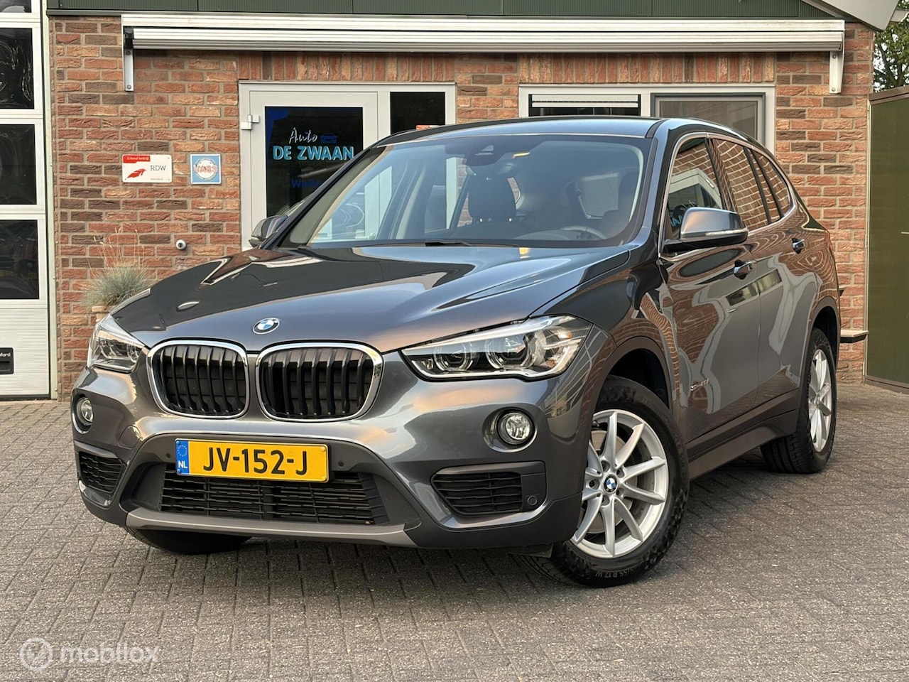 BMW X1 - sDrive20i Centennial High Executive|Afneembare Trekhaak|Camera|Stoelverwarming|Sportstoele - AutoWereld.nl