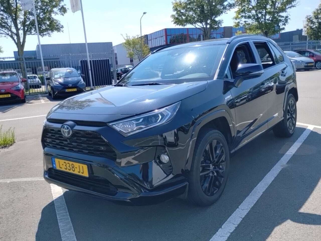 Toyota RAV4 - 2.5 Hybrid Black Edition Automaat 218pk | Alarm klasse 3 | Rondomzicht camera | Dodehoekde - AutoWereld.nl