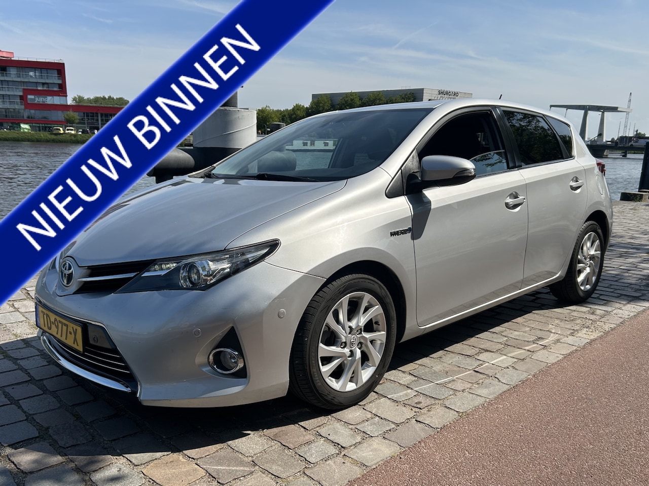 Toyota Auris - 1.8 Hybrid Executive Leder Carplay Navi Camera - AutoWereld.nl