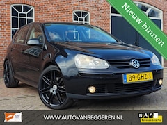Volkswagen Golf - 1.6 Comfortline / Cruise / Clima / Elek. ramen