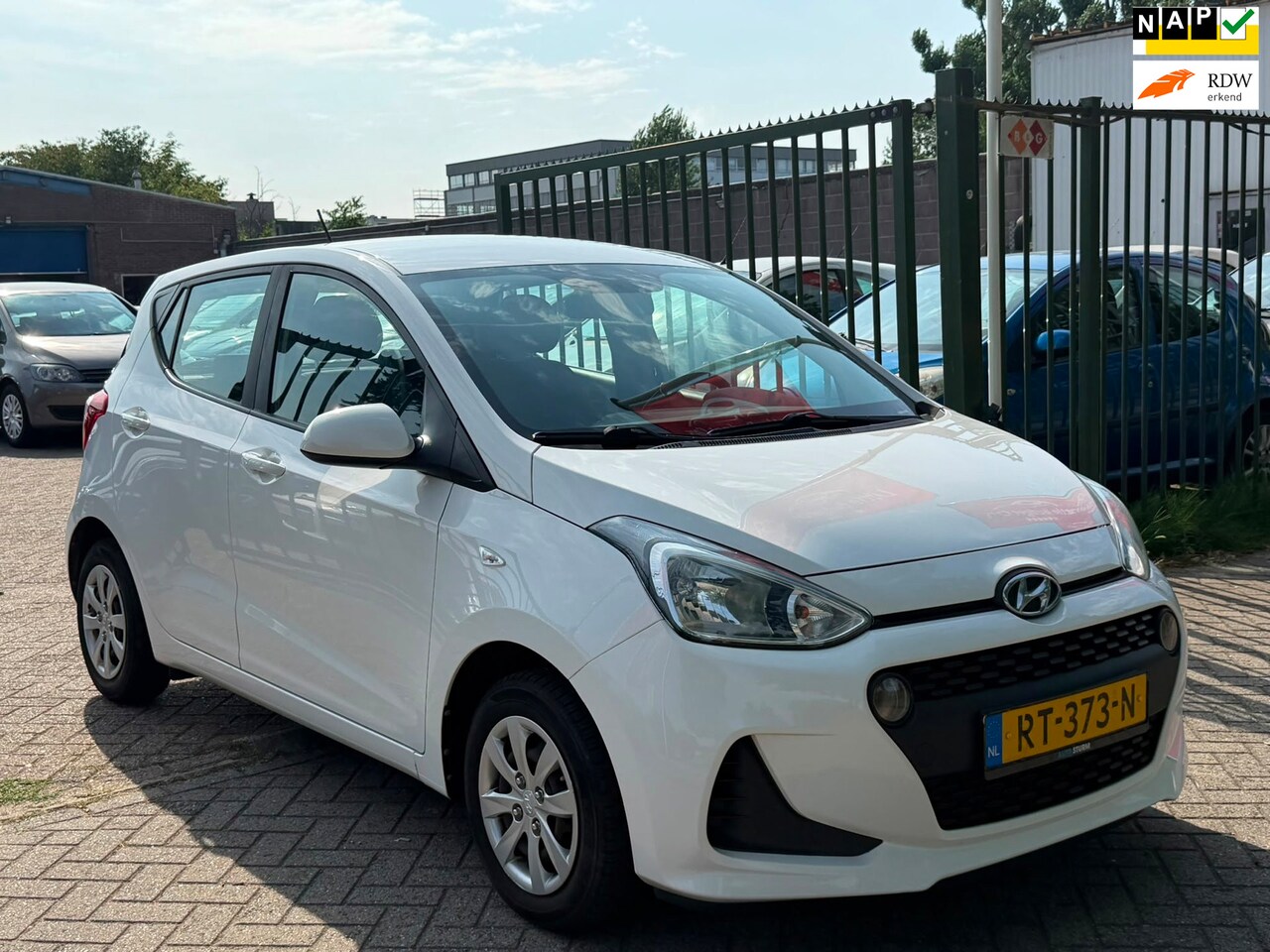 Hyundai i10 - 1.0i Comfort Zeer netjes cruis control airco elektrische ramen cv op afs - AutoWereld.nl