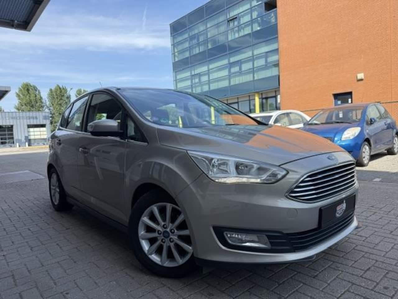 Ford C-Max - 1.0 Benzine | Trekhaak | Hoge instap - AutoWereld.nl