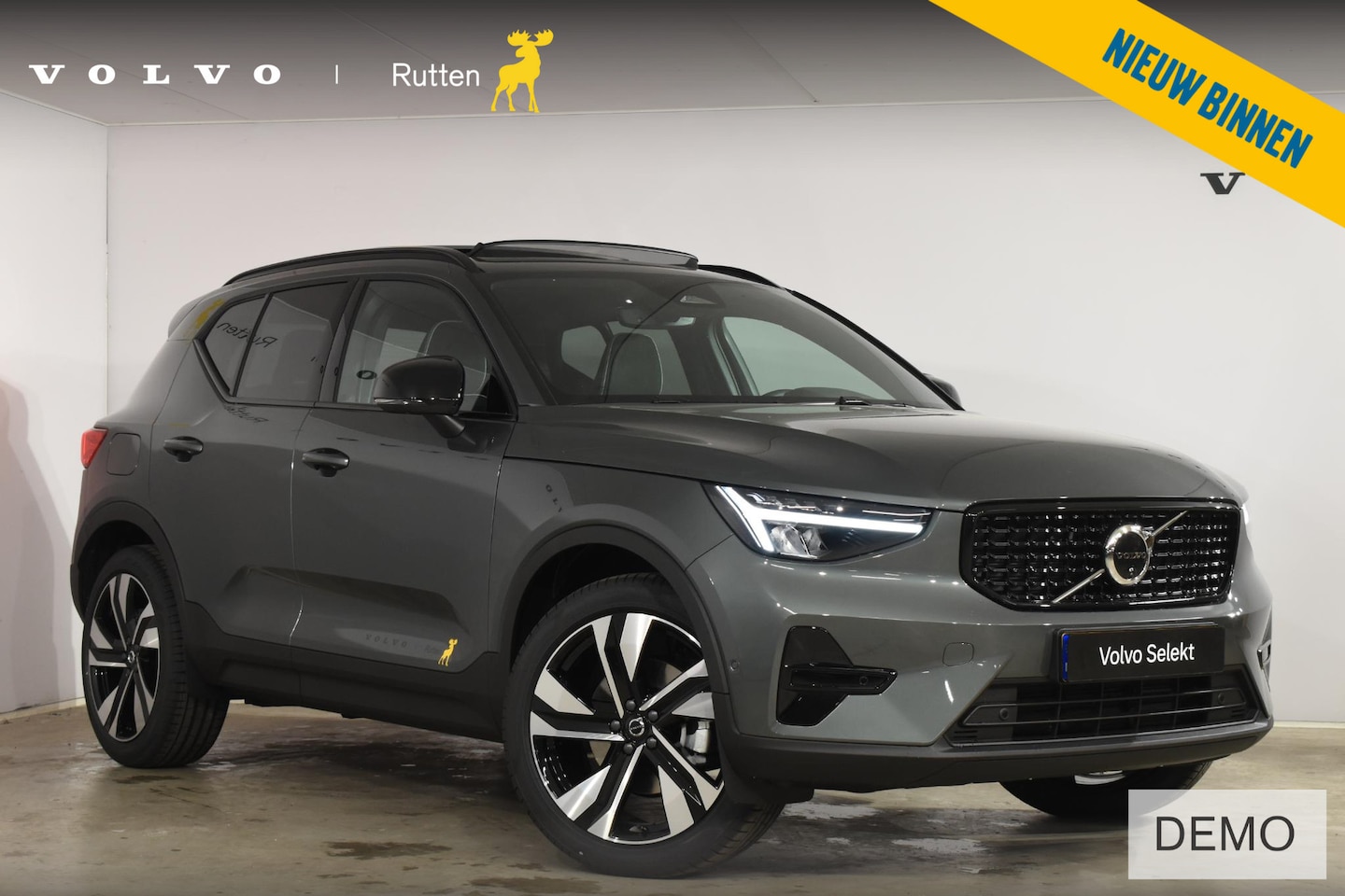 Volvo XC40 - B4 211PK Automaat Plus Dark / Lounge Pakket / Extra getint glas / 360 Camera / 20'' velgen - AutoWereld.nl